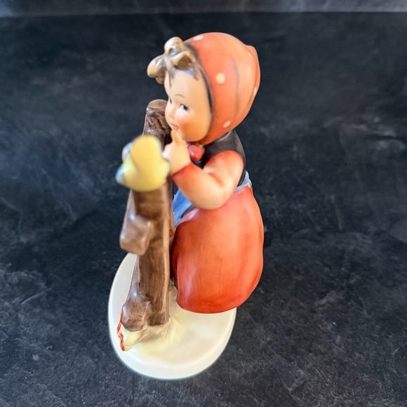 VINTAGE HUMMEL SIGNS OF SPRING #829 FIGURINE 5 inch box included - Picture 10 of 16